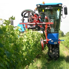 Vine leaf remover Kirogn on harvest machine
